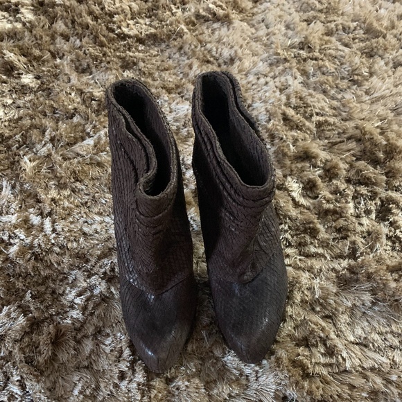 - ELIZABETH AND JAMES LEATHER SLIP ON BOOTS - - Picture 5 of 7